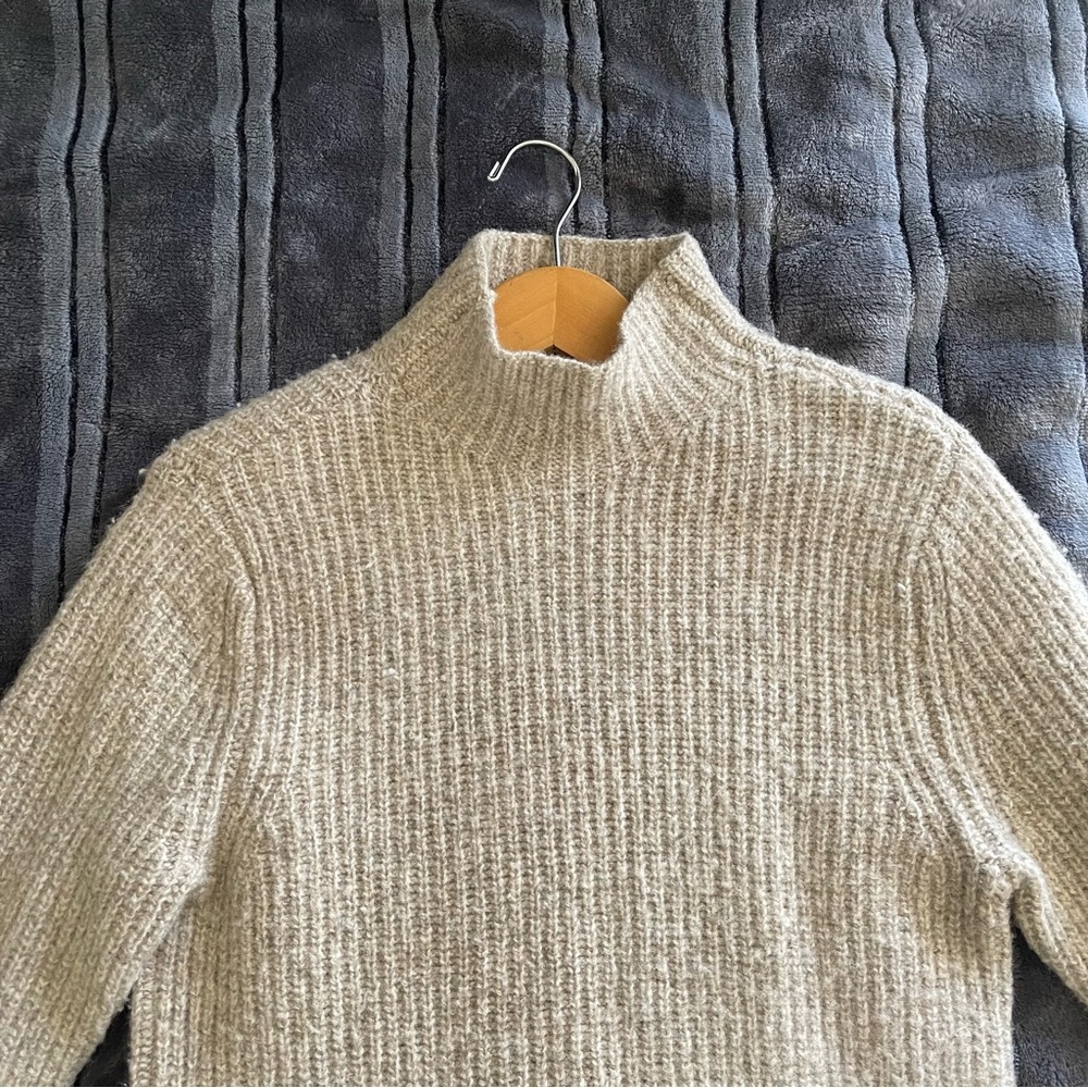 Abercrombie & Fitch Men’s knit mock neck